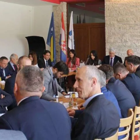 Dragan Čović i državni tajnik RH Milas s dužnosnicima lokalne i županijske razine u Stocu