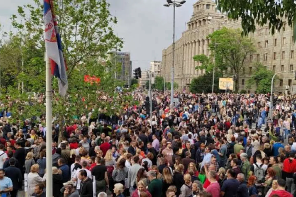 Deseci tisuća ljudi na ulicama Beograda na prosvjedu protiv nasilja