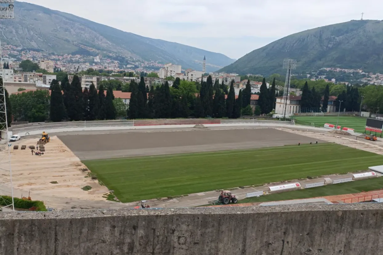 Postavljanje hibridne trave na stadionu Zrinjskog
