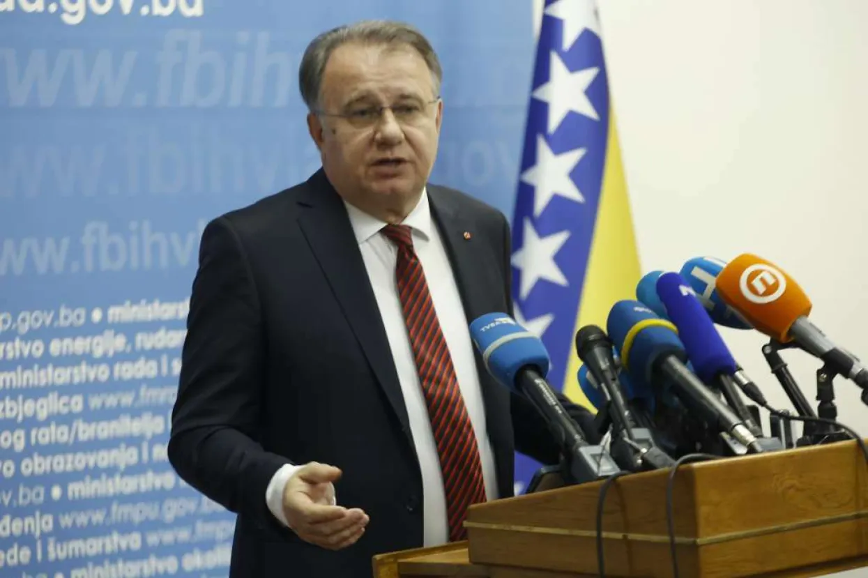 Nermin Nik&scaron;ić