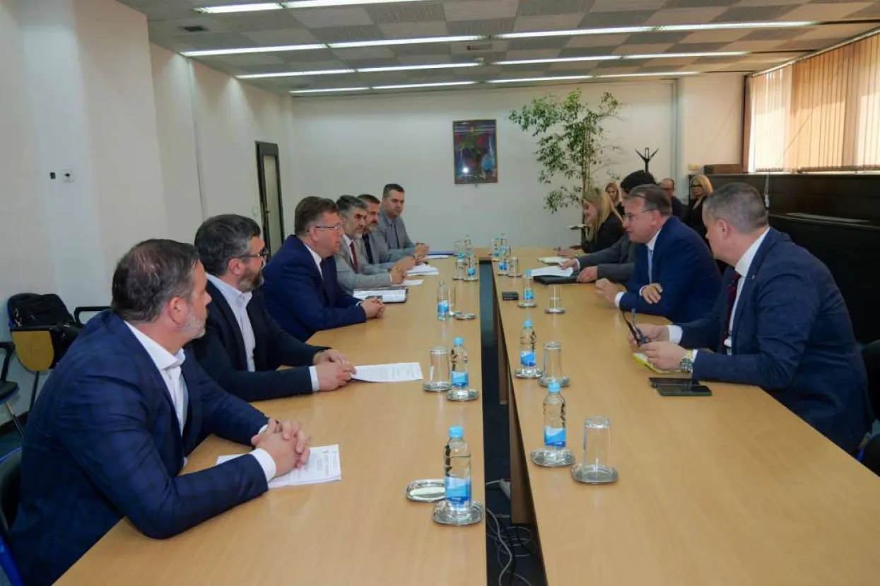 Nermin Nik&scaron;ić s predstavnicima sindikata