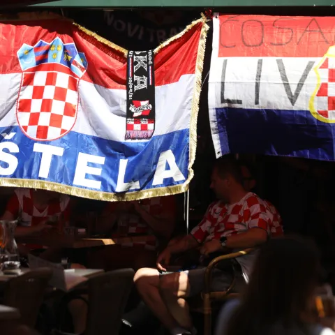 Rotterdam, 14.06.2023. - Navijači u Rotterdam centru uoči utakmice polufinalnog susreta zavr&scaron;nog turnira nogometne Lige nacija Nizozemska - Hrvatska.