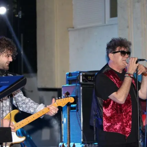 Crvena Jabuka &#39;zapalila&#39; Stolac, posjetitelj iz cijele regije uživali u svevremenskim hitovima