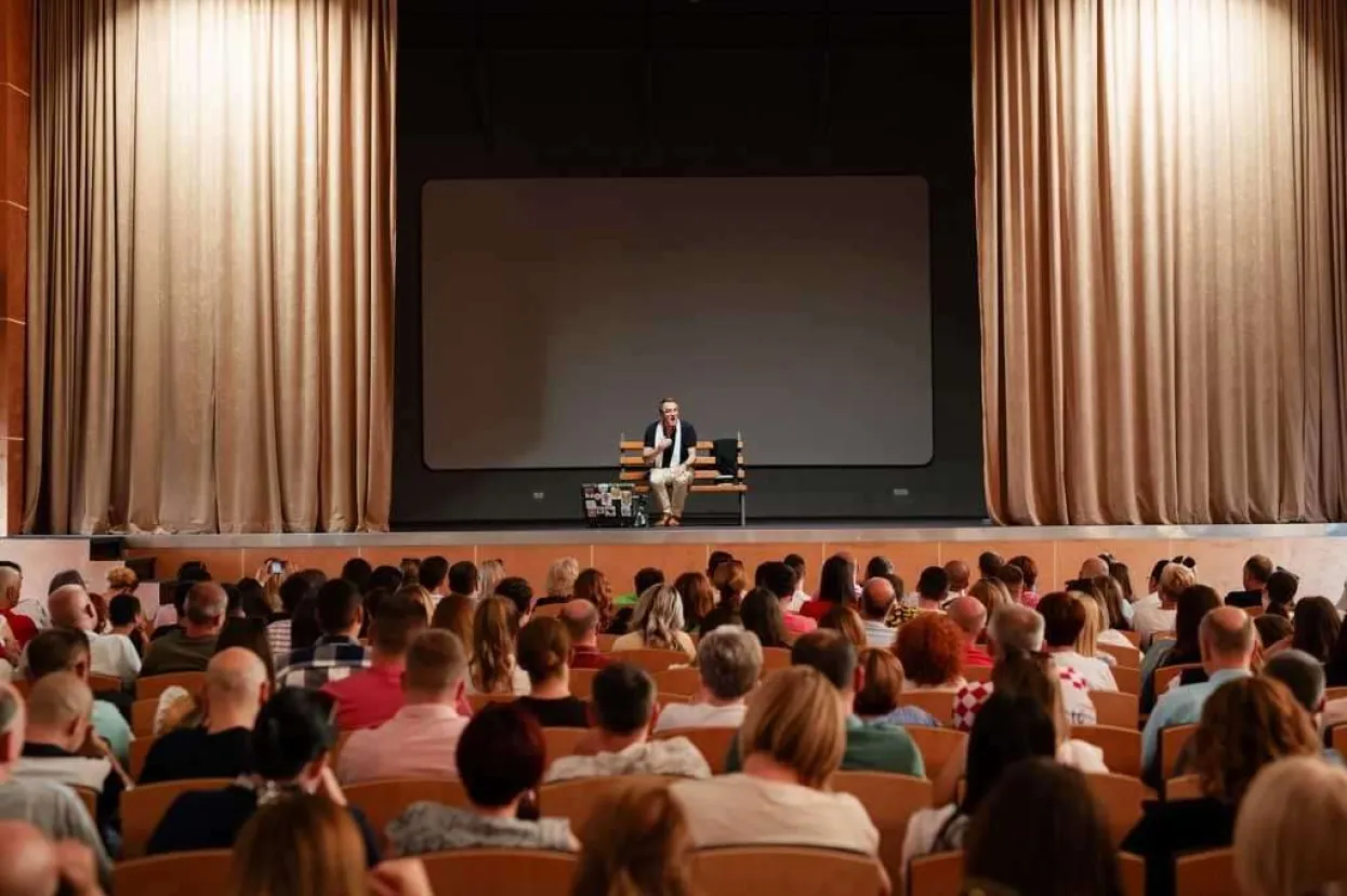 Tarik Filipović predstavom &#39;&#39;Ćiro&#39;&#39; zatvorio SMART fest u Stocu