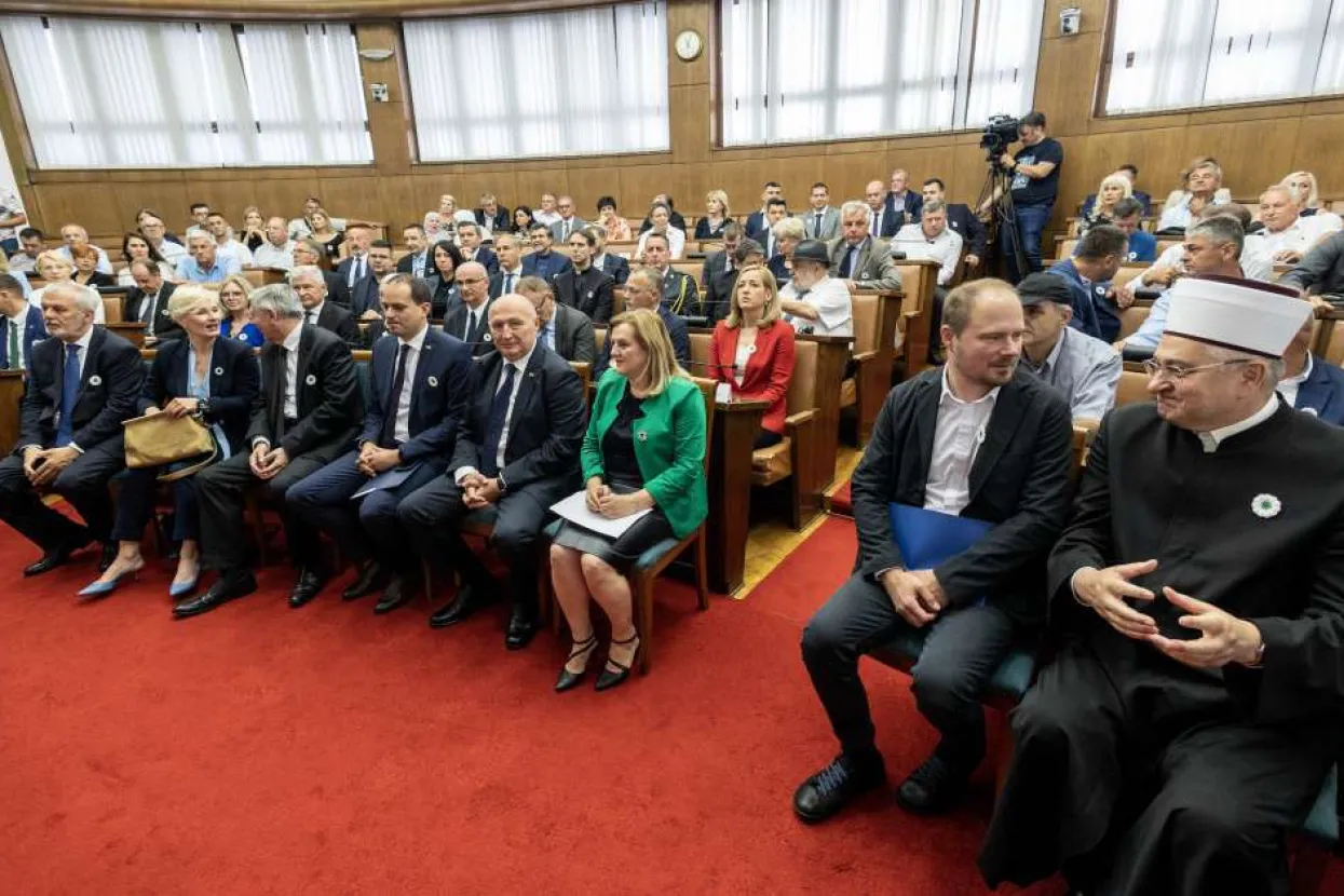 Hrvatski sabor obilježio Dan sjećanja na genocid u Srebrenici