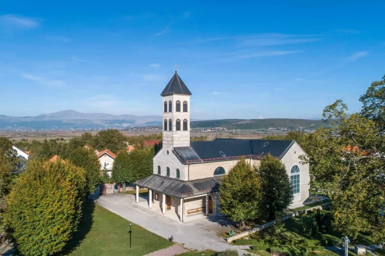 Župna crkva u Čukliću