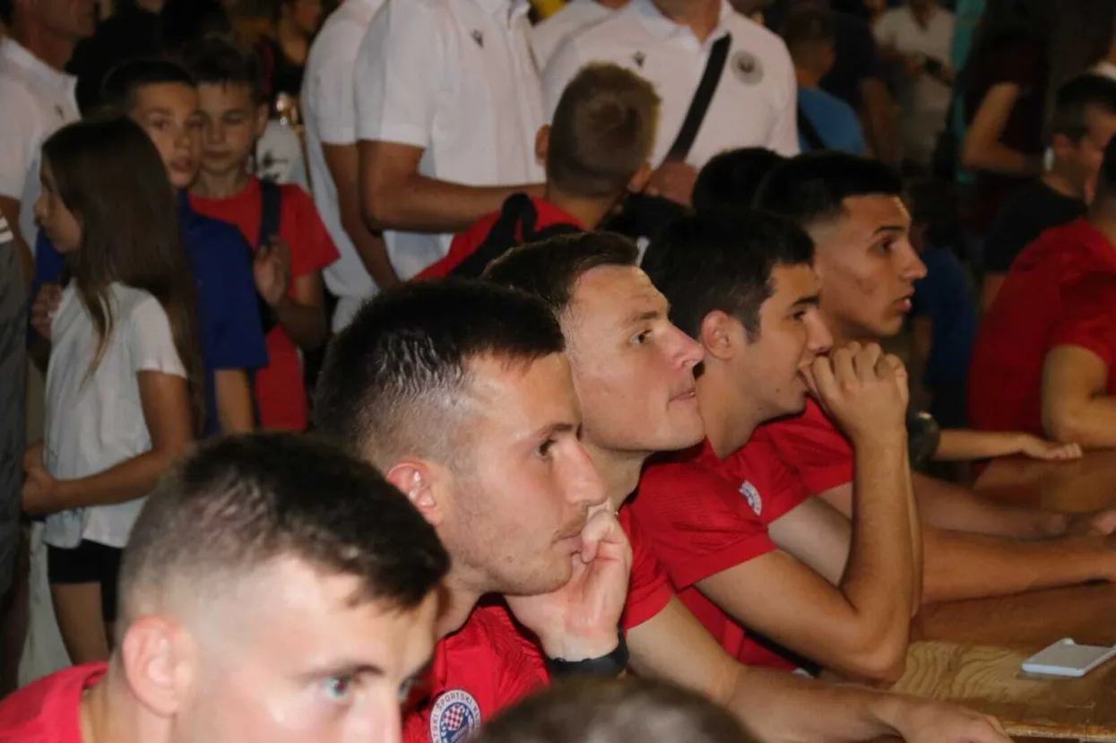 Nogometga&scaron;i Zrinjskog posjetili Ligu MZ grada Mostara