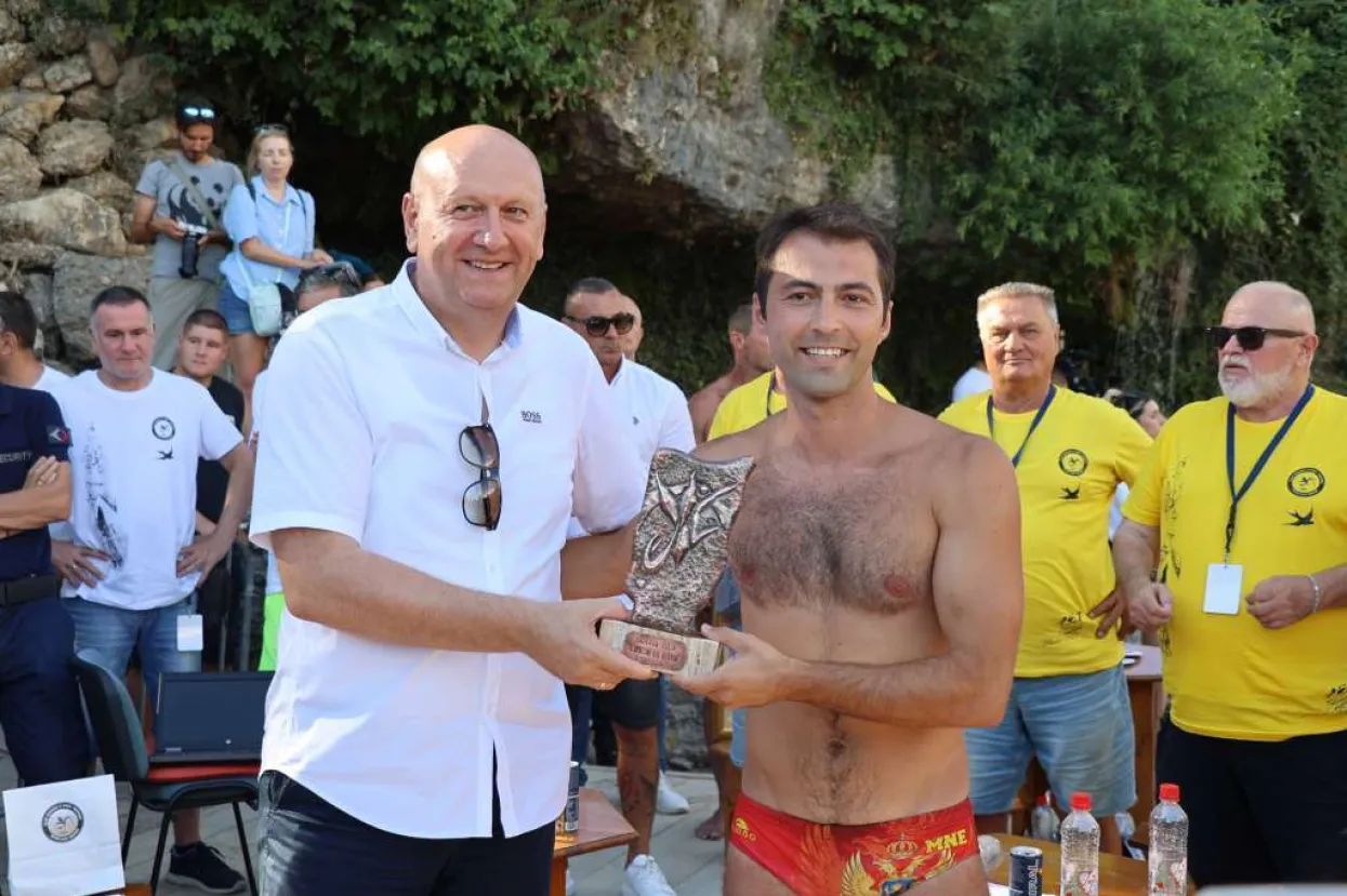 Evald Krnić pobjednik skokova sa Starog mosta