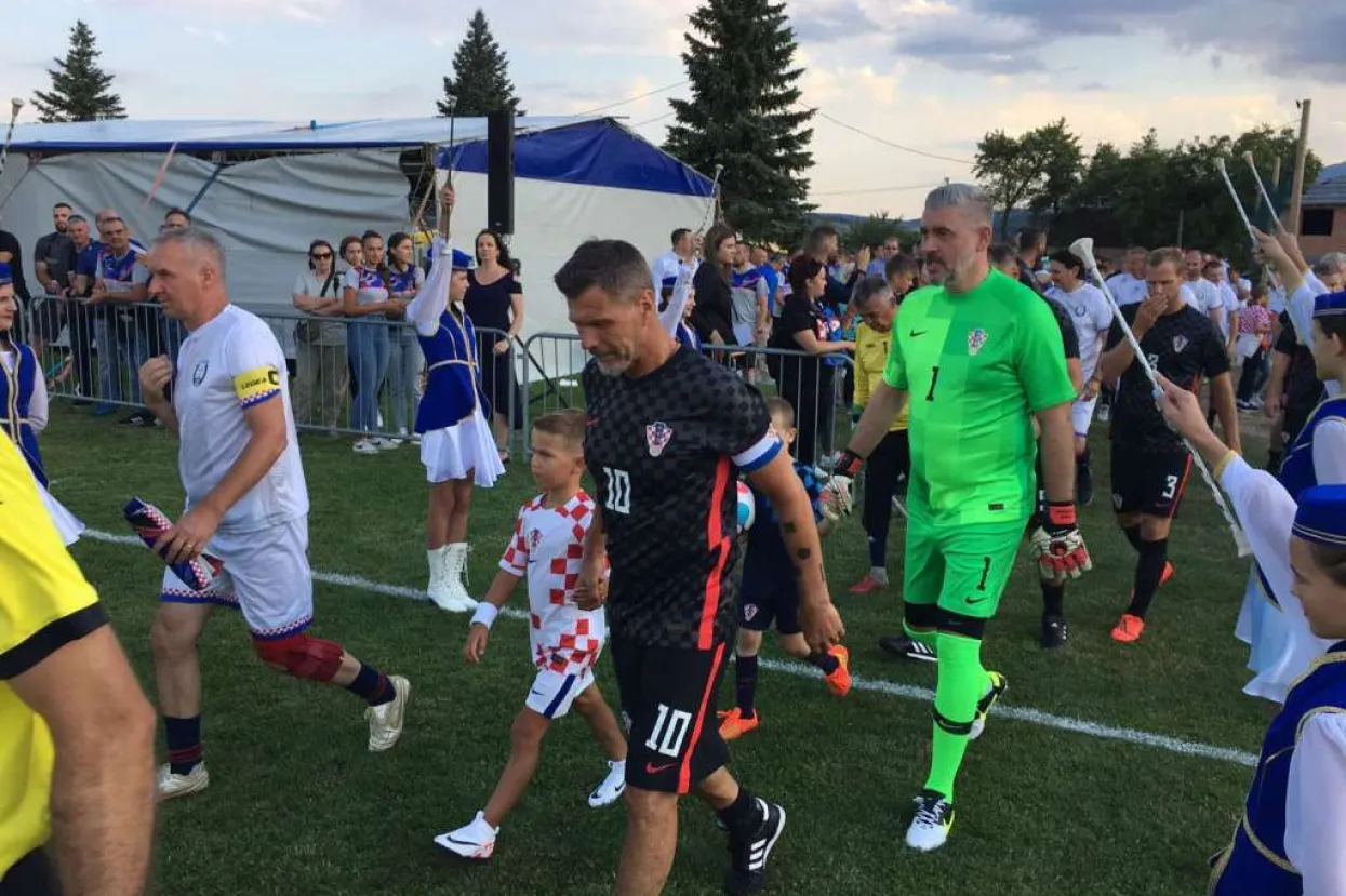 Vatreni veterani i Prijatelji Livna zaigrali za livanjske udruge