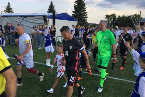 Vatreni veterani i Prijatelji Livna zaigrali za livanjske udruge