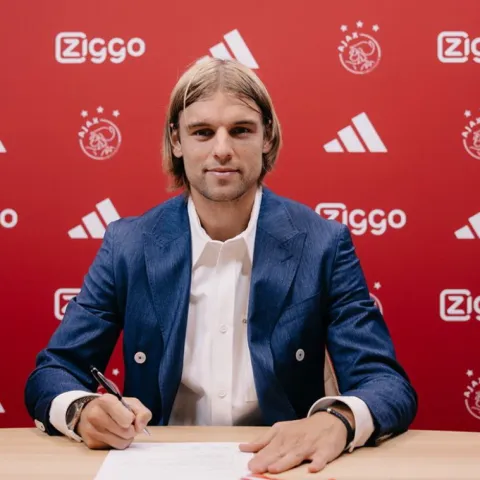 Borna Sosa potpisao za Ajax