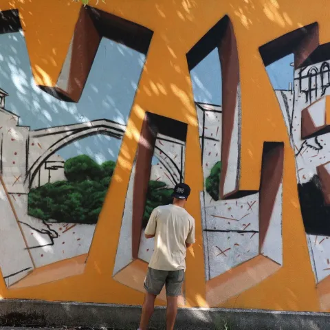 MOSTAR, 2. rujna (FENA) – U okviru 12. Street Arts Festivala Mostar za večeras od 21 sat najavljen je "Bye Bye" party festivala kojim organizatori slave 50 godina revolucionarne Hip hop kulture uz Dj Soula i mostarske repere. (Foto FENA/Mario Obrdalj)
