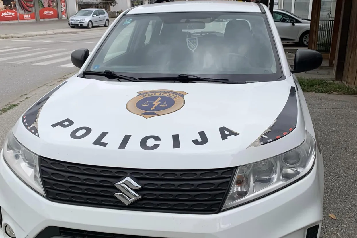 Bo&scaron;njačka obilježja u vozilu MUP-a SBŽ