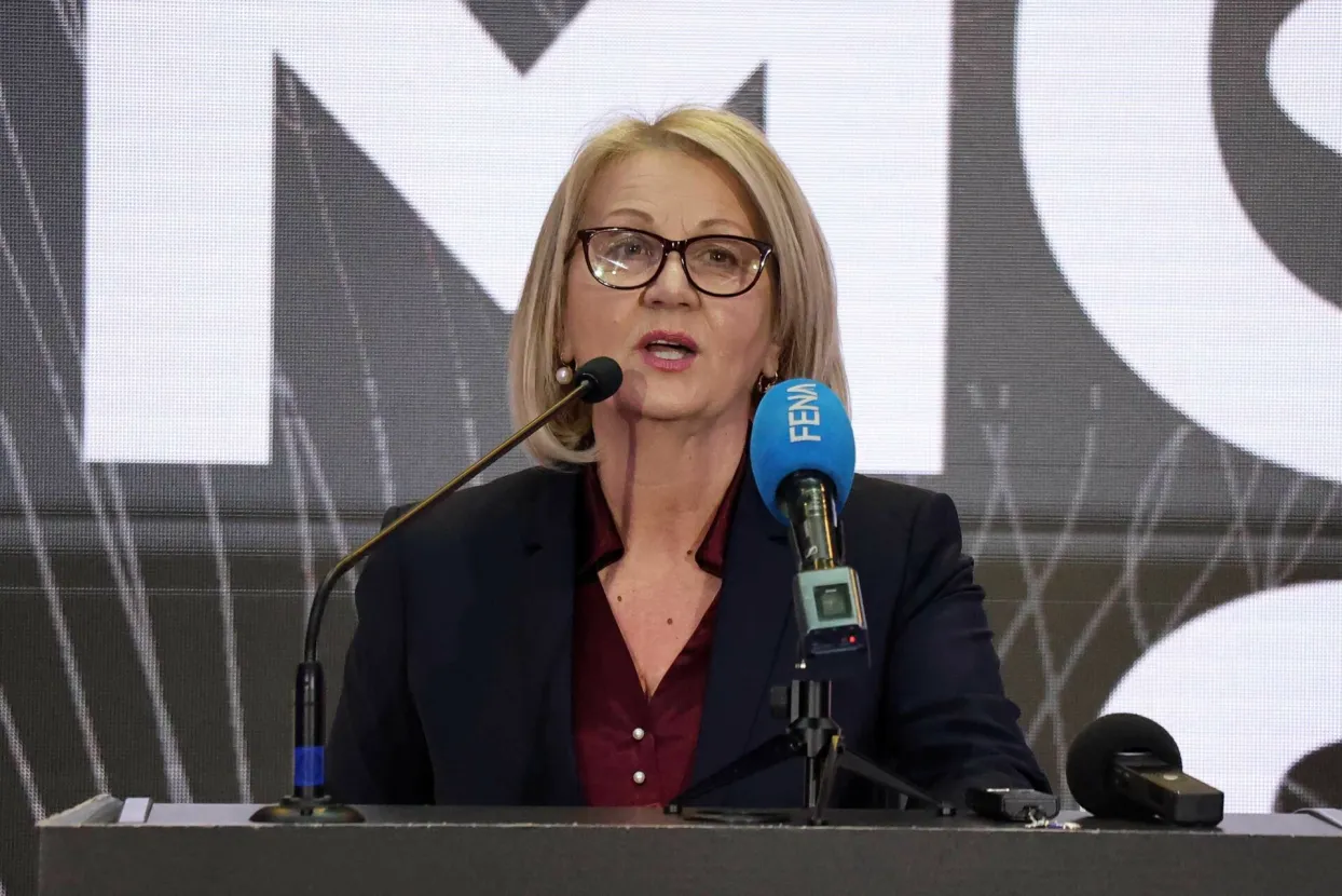 MOSTAR, 18. travnja (FENA) - Rektor Sveučili&scaron;ta u Mostaru (SUM) Zoran Tomić kazao je kako nazočnost predsjedateljice Vijeća ministara BiH Borjane Kri&scaron;to na SUM-u i njezino otvaranje ''MoStart'' konferecije jasno potvrđuje kako je digitalizacija dru&scaron;tva i njezin i državni prioritet'.(Foto FENA/Mario Obrdalj)