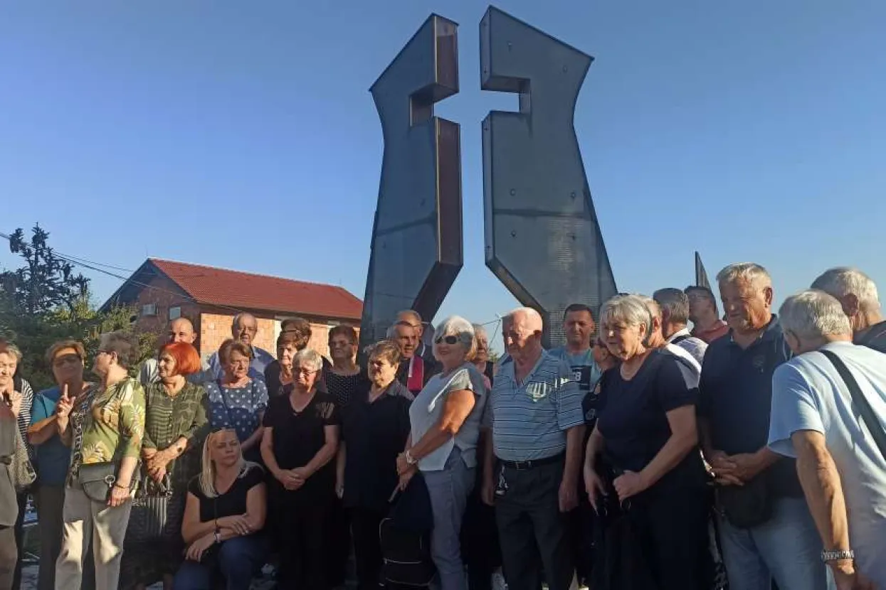 Roditelji poginulih branitelja iz Hrvatske obi&scaron;li spomen obilježja na području Brčko distrikta