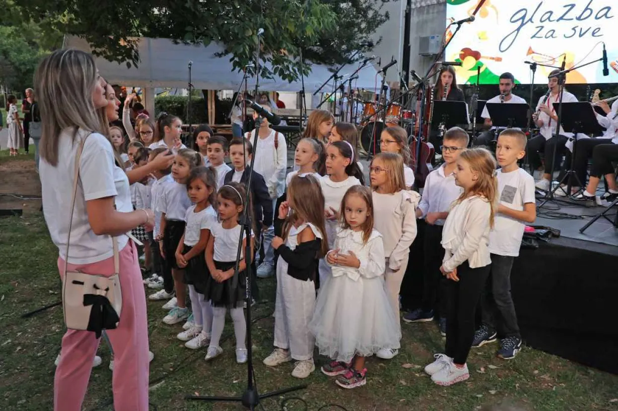 Tambura&scaron;ki orkestar Mostar priredio mini festival 'Glazba za sve'