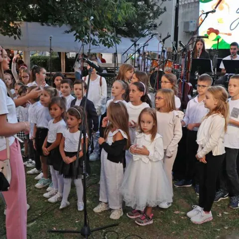 Tambura&scaron;ki orkestar Mostar priredio mini festival 'Glazba za sve'