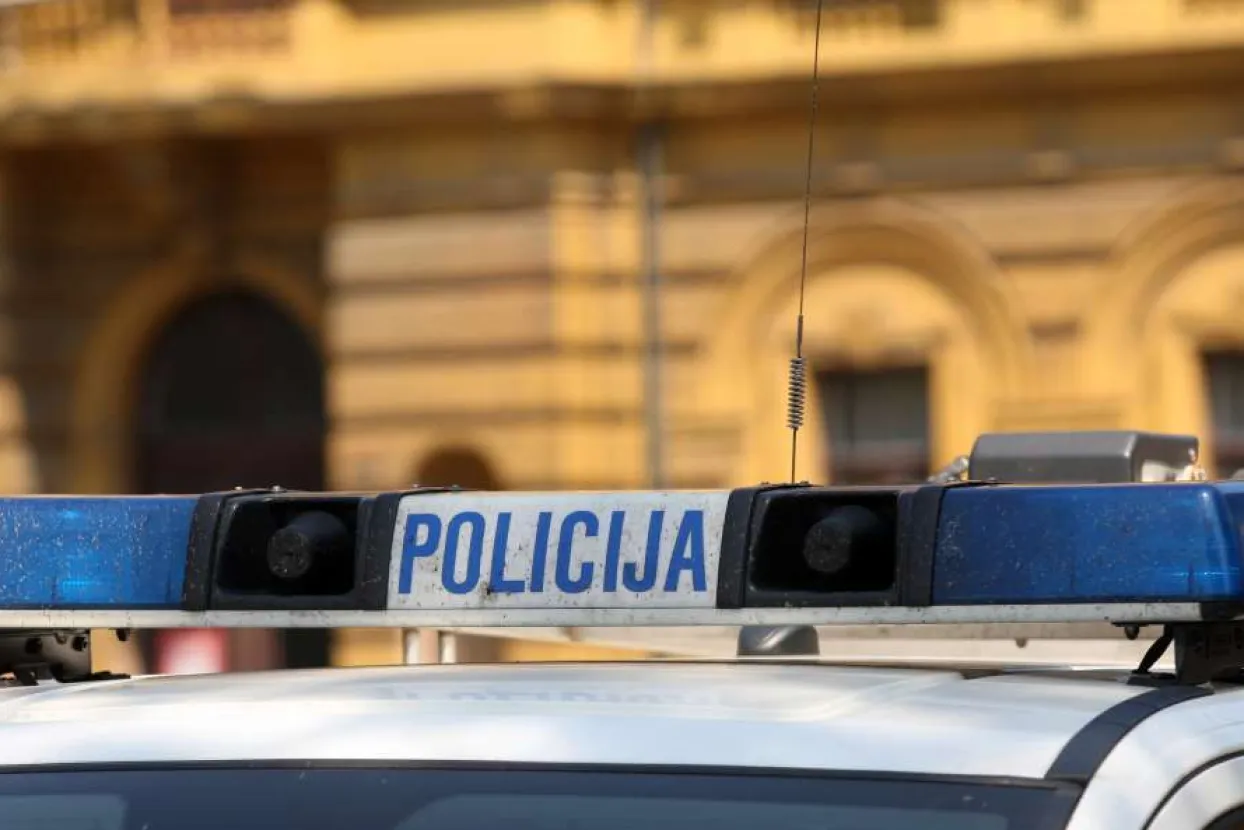 MUP HNŽ: Policija prona&scaron;la mu&scaron;karca koji je nudio djevojčici slatki&scaron;e i mamio je da uđe u kombi