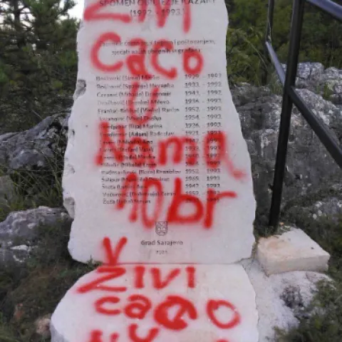 Vandali oštetili spomenik na Kazanima