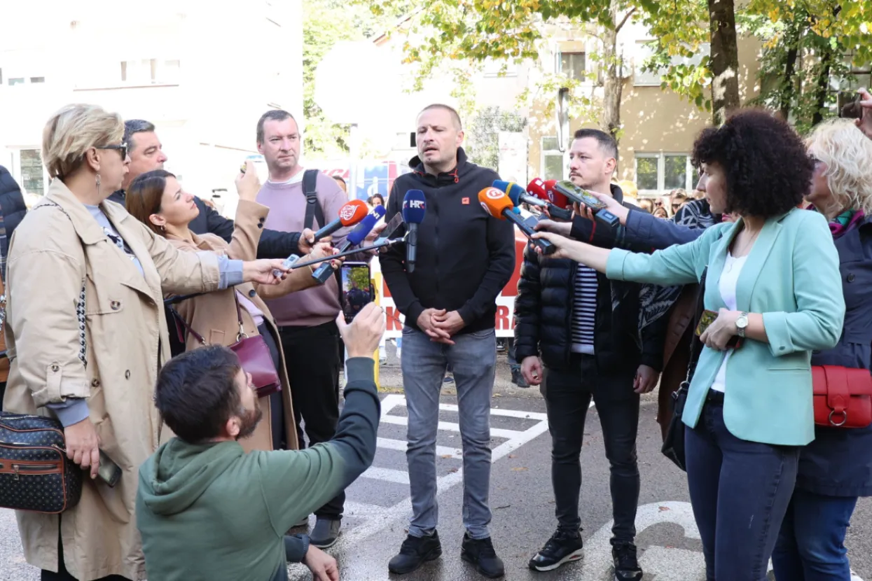 Prosvjedna šetnja zdravstvenih djelatnika HNŽ-a