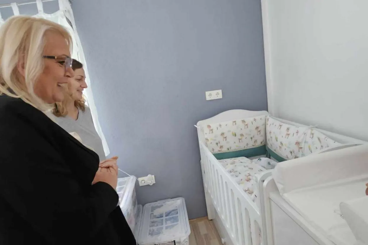 Bradara posjetila jajačke trojke 