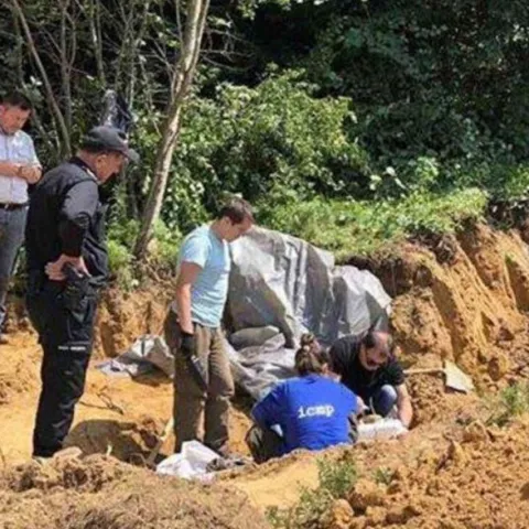 Ekshumiranje tijela bugojanskih Hrvata na Rostovu