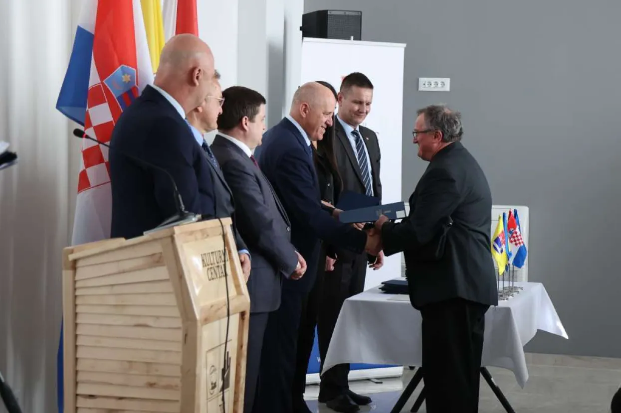 Milijun eura iz proračuna RH za 61 projekt Hrvata u BiH