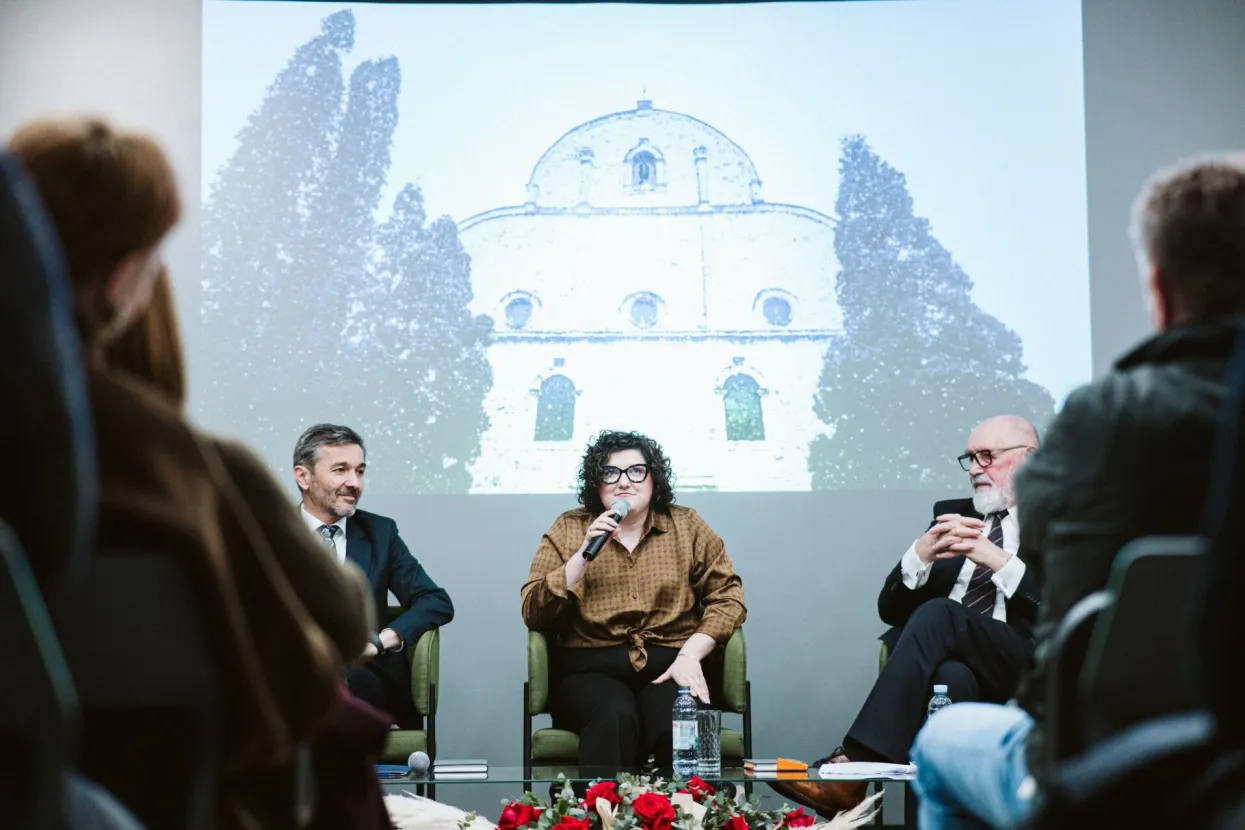 Detalj s promocije knjige "Srce zemlje" Glorije Lujanović