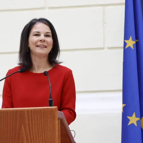 Ministar vanjskih poslova BiH Elmedin Konaković susreo se danas s ministricom vanjskih poslova Savezne Republike Njemačke Annalenom Baerbock koja boravi u zvaničnoj posjeti Bosni i Hercegovini. Prije zvaničnog sastanka u Ministarstvu, Konaković i Baerbock prošetali su Baščaršijom. Foto FENA/Harun Muminović