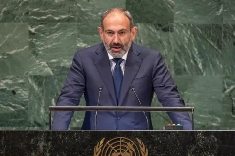 Nikol Pa&scaron;injan