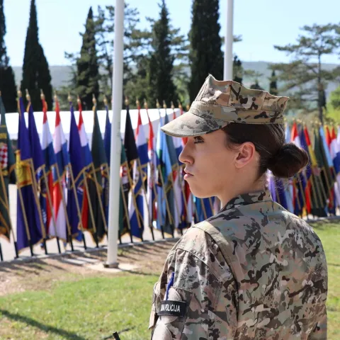 MOSTAR, 8. travnja (FENA) – U vojarni ''Stanislav Baja Kraljević'' u Rodoču održana je središnja svečanost povodom obilježavanja 32. obljetnice utemeljenja Hrvatskog vijeća obrane (HVO) i 19. obljetnice utemeljenja 1. pješačke (gardijske) pukovnije Oružanih snaga (OS) BiH.(Foto FENA/Mario Obrdalj)