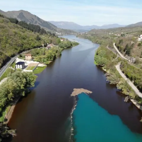 Jablaničko jezero preplavile alge
