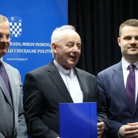 Potpora Hrvatima u BiH: Potpisana 43 ugovora vrijedna dva milijuna eura