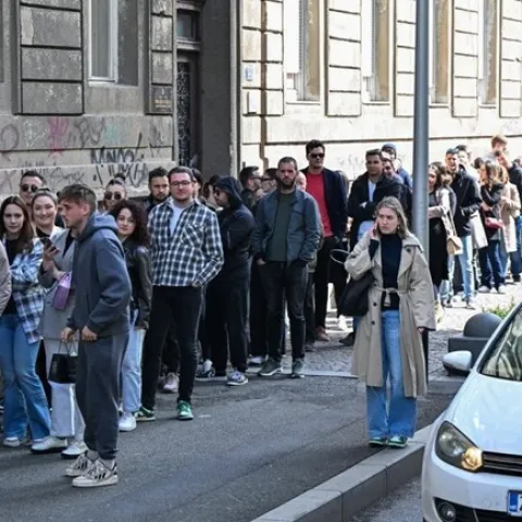 Izbori u Hrvatskoj. Ogroman red na birali&scaron;tu u Zagrebu 