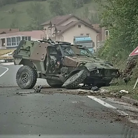 Tri pripadnika EUFOR-a ozlijeđena u prometnoj nesreći