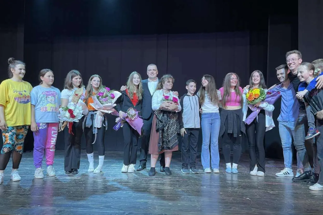 Predstavom 'Imitacije' GKM-a Vitez zaključeni 8. Dani hrvatskog kazali&scaron;ta u BiH