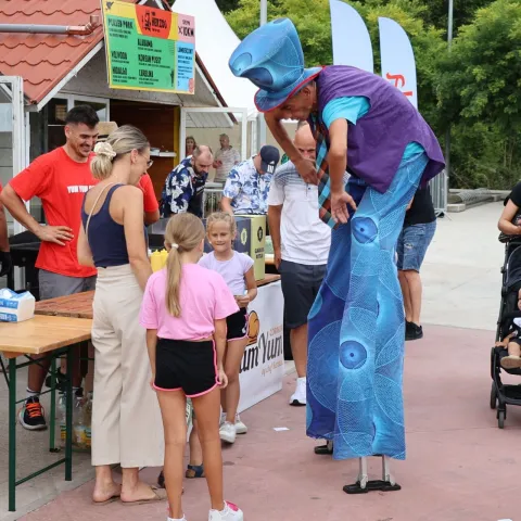 &Scaron;IROKI BRIJEG, 21. srpnja (FENA) - Gurmani i ljubitelji dobre glazbe od večeras imaju priliku okusiti ne&scaron;to drugačiju hranu i uživati u dobrim koncertima na Festivalskom trgu parka Sajmi&scaron;te u &Scaron;irokom Brijegu gdje je počeo četvrti Street Food Festival. (Foto FENA/Branka Soldo)