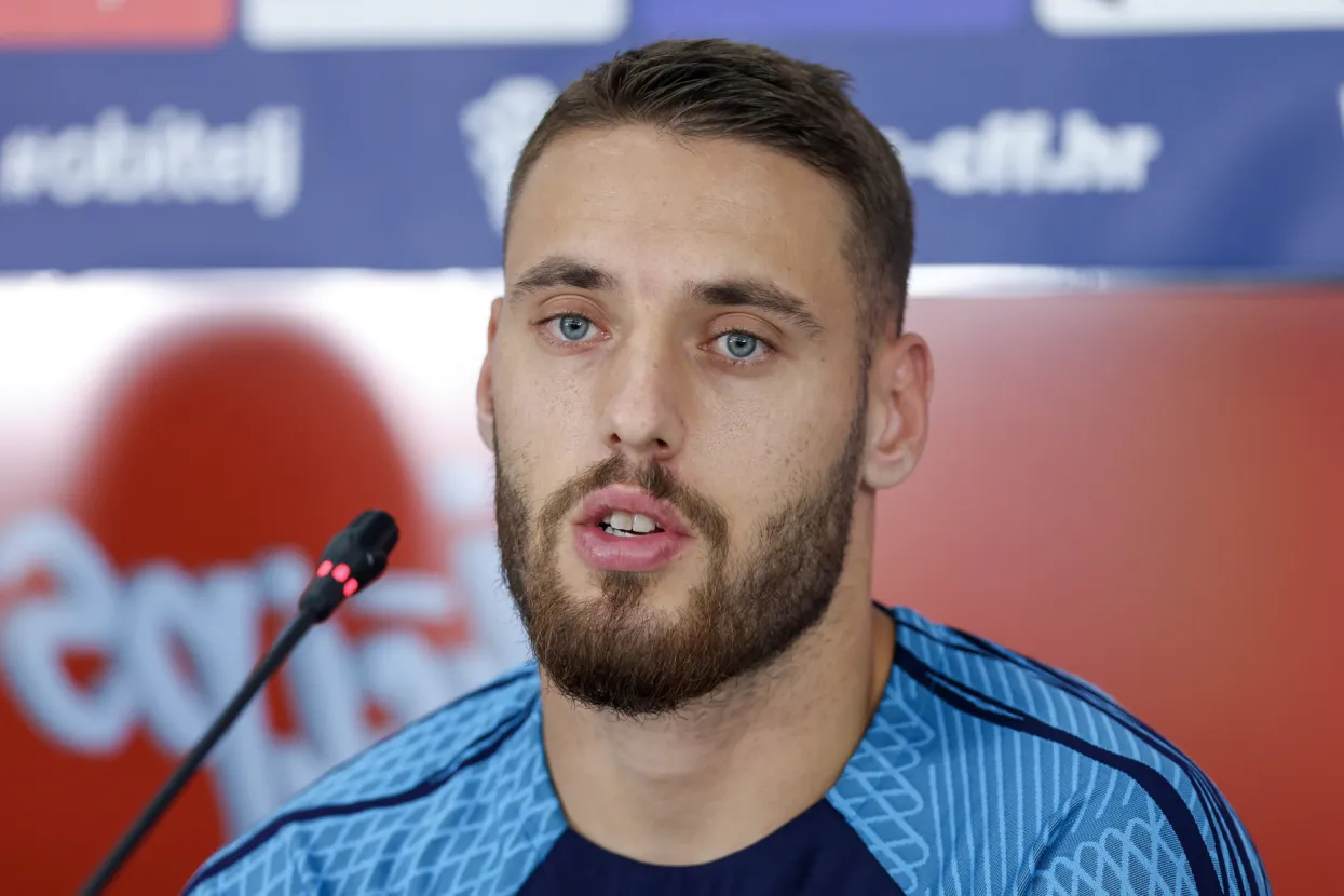 Doha, 29.11.2022 - Konferencija za medije Hrvatske nogometne reprezentacije u trening kampu Al Ersal 3 u Dohi. Na slici Nikola Vla&scaron;ić. 