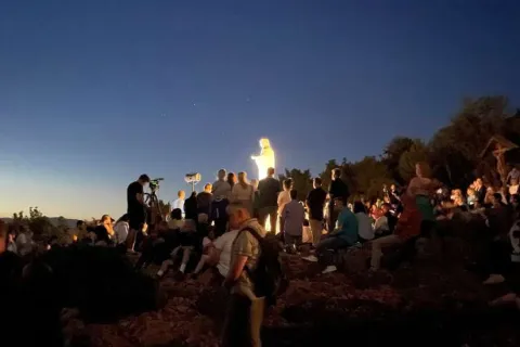 Hodočasnici ujedinjeni u molitvi za mir u Međugorju
