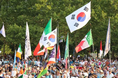 MEДђUGORJE, 30. srpnja (FENA) - MeД'unarodni susret mladih "Mladifest" u MeД'ugorju, ove godine pod geslom "Marija je uistinu izabrala bolji dio", sveДЌano je otvoren u ДЌetvrtak veДЌernjim molitvenim programom na vanjskom oltaru crvke sv. Jakova.(Foto FENA/Branka Soldo)