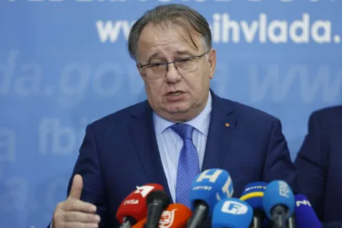 Nermin Nik&scaron;ić