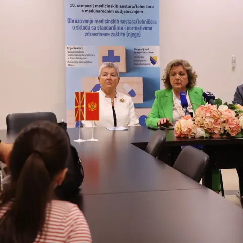 MOSTAR, 13. rujna (FENA) вЂ" Na Medicinskom fakultetu SveuДЌiliЕЎta u Mostaru (SUM) u petak je poДЌeo dvodnevni jubilarni 10. Simpozij medicinskih sestara/tehniДЌara s meД'unarodnim sudjelovanjem, a tema ovogodiЕЎnjeg simpozija koji Д‡e okupiti viЕЎe od 400 sudionika je вЂћObrazovanje medicinskih sestara/tehniДЌara u skladu sa standardima i normativima zdravstvene zaЕЎtite (njege)".(Foto FENA/Branka Soldo)