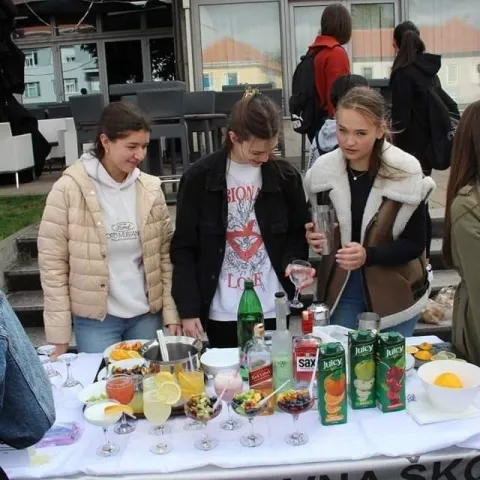 LIVNO, 18. rujna (FENA) &ndash; Treći po redu Sajam prehrambeno-poljoprivrednih proizvoda, obrta, tradicionalnih zanata i turizma ''Agro - tour Livno 2024.'' okupio je u srijedu u Livnu 22 izlagača, s područja Livna i ostalih mjesta u BiH, koji su predstavili svoje proizvode i usluge.(Foto FENA/Mario Loncar)