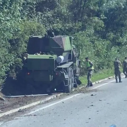 U sudaru automobila i vojnog vozila u Srbiji dvoje poginulih 
