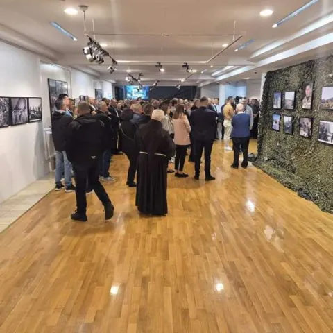 Otvorena izložba 'Livno u Domovinskom ratu'