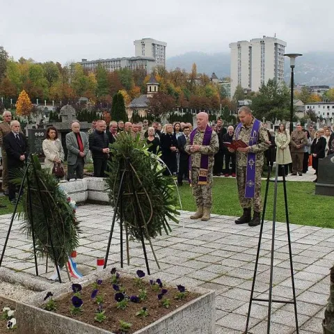 U Sarajevu položeni vijenci i upaljene svijeće u čast poginulim i nestalim braniteljima HVO-a