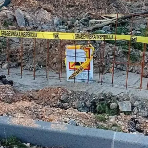 Građevinska inspekcija zaustavila bespravne radove u mostarskom naselju Bijeli Brijeg