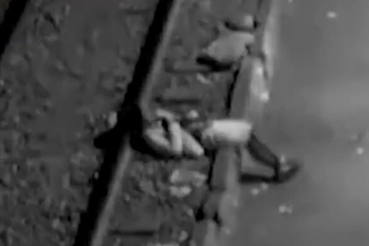 Muškarac spavao na pruzi, pregazio ga vlak. Preživio je