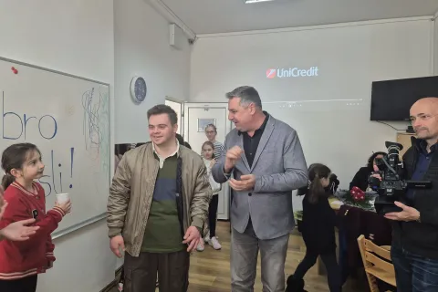 MOSTAR, 21. ožujka (FENA) – Prikazivanjem filmova "Imati posao i biti uključen u rad - suradnja Udruge za Down sindrom i UniCredit Bank" i "Sportom do inkluzije", u Mostaru je u petak obilježen Svjetski dan osoba s Down sindromom.