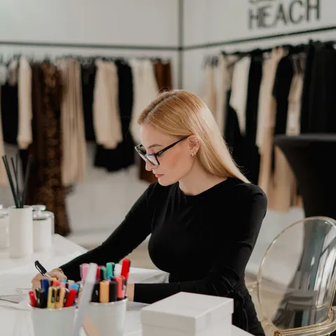 Poznate Hrvatice i brojne influenserice blistale na predstavljanju SS25 kolekcije u Metkoviću